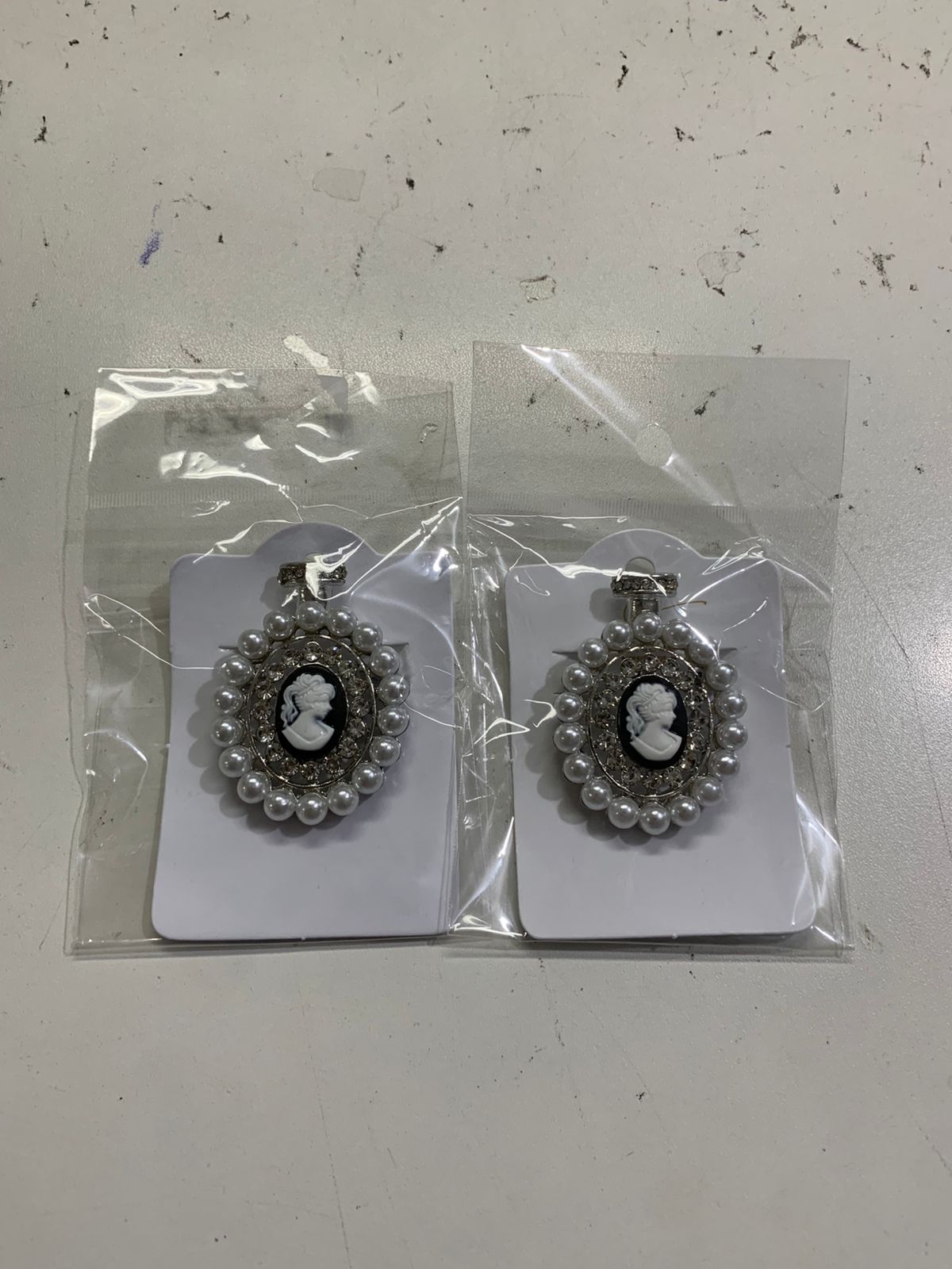 Broches Customizados - Use By Me