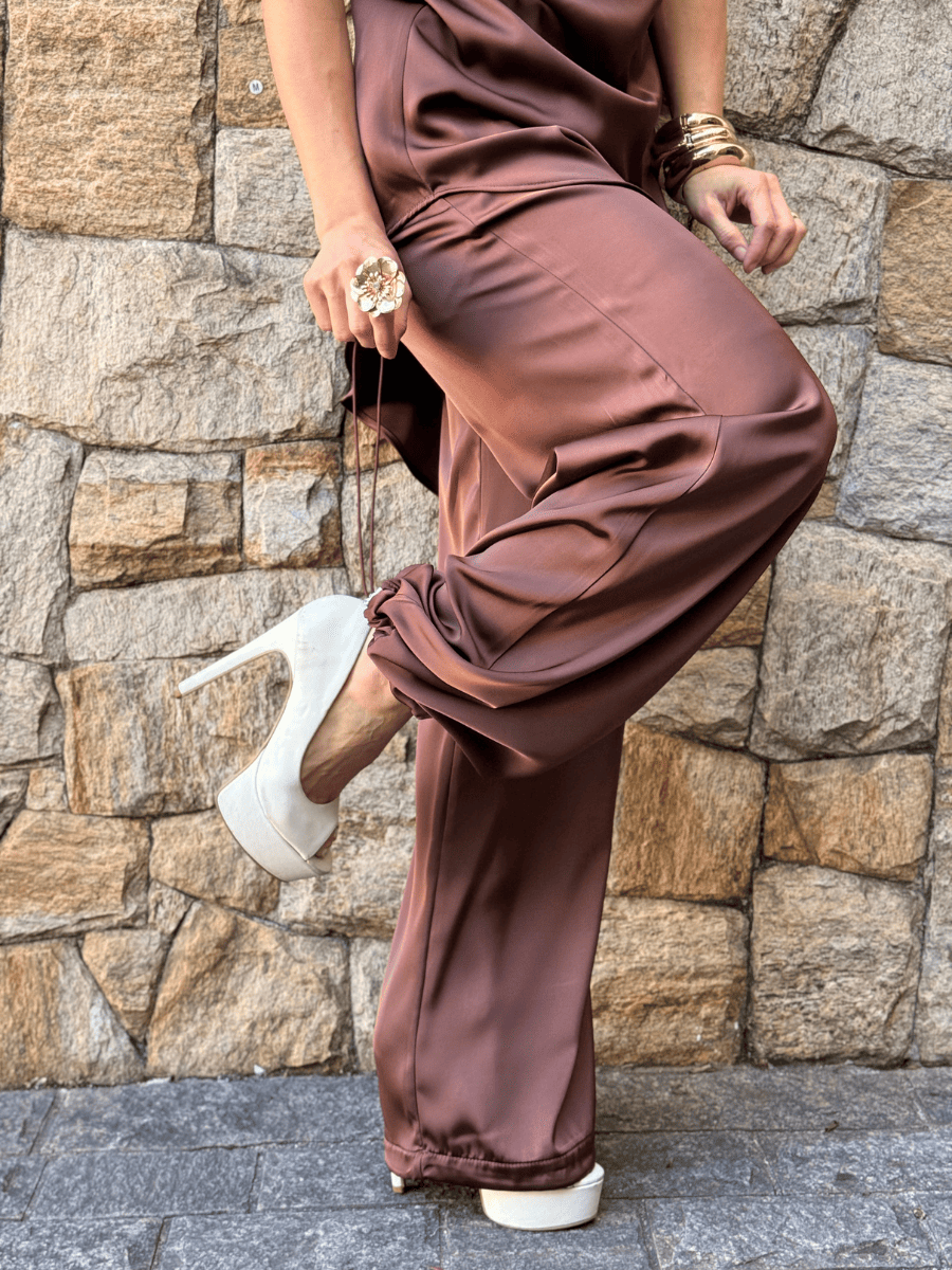 Conjunto Assimétrico Feminino em Cetim com Calça Luísa - Use By Me